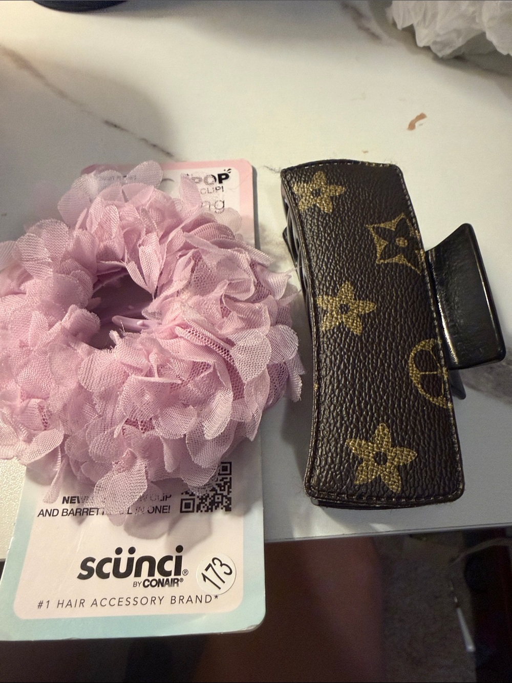 Scunci‎ Pink Floral Scrunchie & Monogram Clip Set